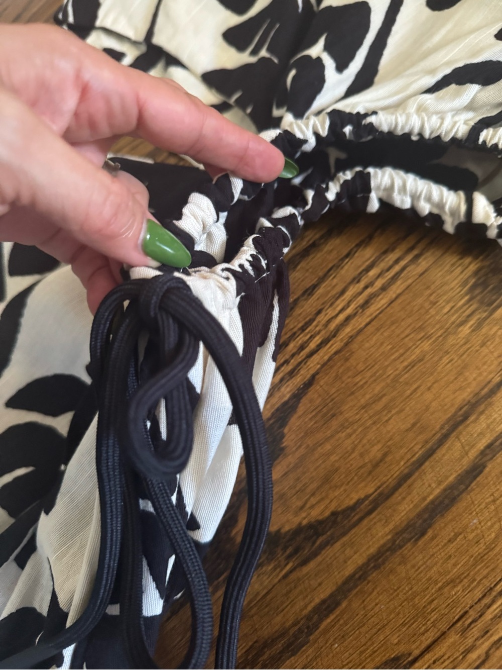 Farm rio sz m One-Shoulder Black & White Palm-Print Wrap Skirt Set - Picture 3 of 8